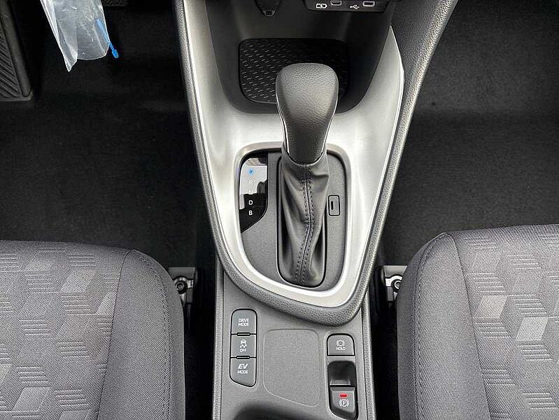 Mazda 2 HYB 1.5L Hybrid VVT-i Center-Line HYB 1.5L Hybrid VVT-i Center-Line