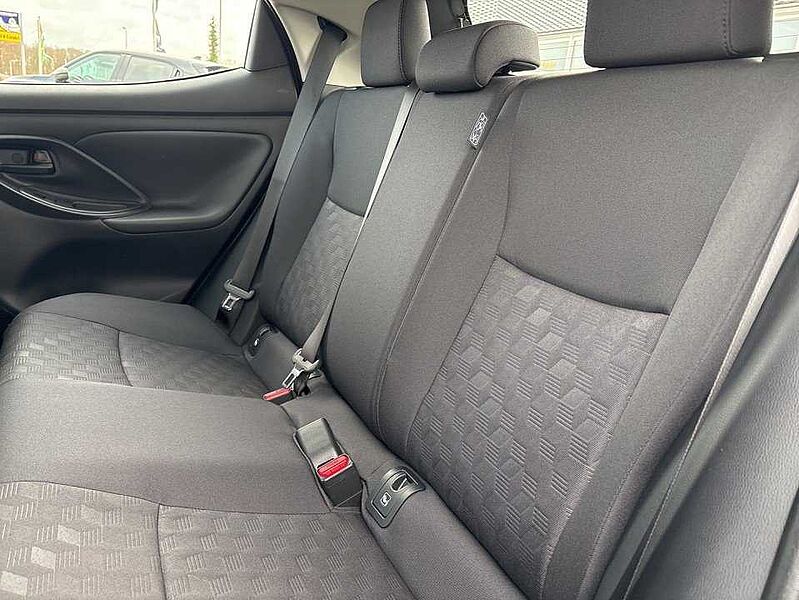 Mazda 2 HYB 1.5L Hybrid VVT-i Center-Line HYB 1.5L Hybrid VVT-i Center-Line