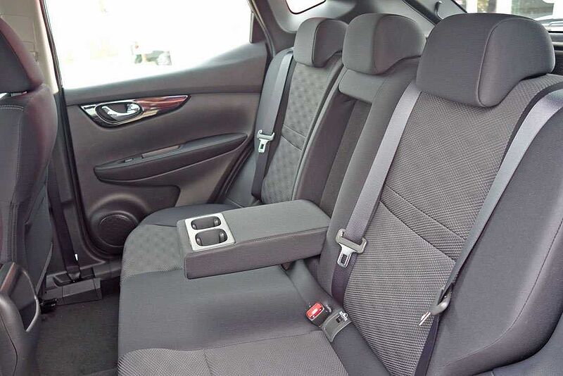 Nissan QASHQAI 1.6 DIG-T 6MT 4x2 N-Connecta PGD
